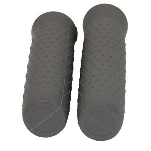 Poignées de guidon en silicone 36V de remplacement pour trottinette électrique Max G30, disponibles en gris et noir, pour usage partagé - Product Image 3