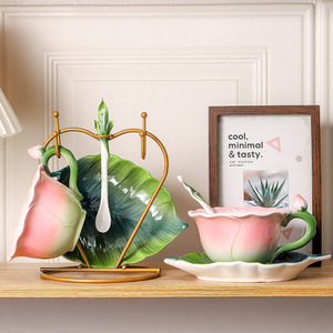 ชุดแก้วกาแฟเซรามิกรูปทรงดอกไม้พร้อมจานรอง |   ถ้วยชาลายดอกไม้สุดสร้างสรรค์พร้อมช้อน |   ชุดกาแฟของขวัญสำหรับงานแต่งงานและตกแต่งบ้าน - Product Image 3