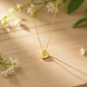 Collar de acero inoxidable con colgante de letra B de Acoro, joyería fina minimalista chapada en oro para mujer, uso diario, 1 cm, de una sola cara - Product Image 3