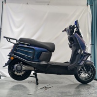 Scooter électrique à autonomie étendue, châssis stable, siège confortable pour les trajets urbains quotidiens, vente en gros