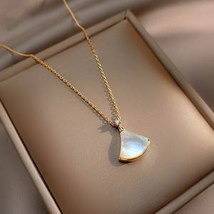 Nuova Collana con Ciondolo a Forma di Conchiglia, Raffinata Collana in Acciaio al Titanio Placcato Oro 18K con Occhi di Gatto per Donne - Product Image 6