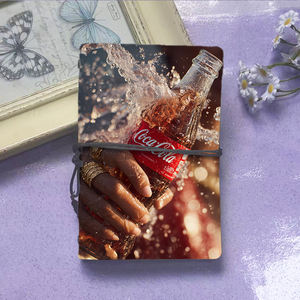 Bloc <span class=keywords><strong>de</strong></span> notas A6, regalo adecuado para clientes durante <span class=keywords><strong>la</strong></span> ceremonia <span class=keywords><strong>de</strong></span> firma <span class=keywords><strong>de</strong></span> contrato, botella <span class=keywords><strong>de</strong></span> <span class=keywords><strong>Coca</strong></span> - Cola a mano, patrón <span class=keywords><strong>de</strong></span> salpicaduras <span class=keywords><strong>de</strong></span> agua en Th - Product Image 2