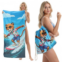 Serviette de plage pliable 2 en 1 en microfibre à séchage rapide intégrée avec un design imprimé pour le rangement