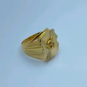 Bague Chevalière Tête de Lion Dorée Audacieuse pour Hommes – Qualité Supérieure, Or Massif, Bijou Tendance, Idée Cadeau - Product Image 1