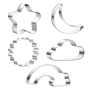 Ensemble de moules à biscuits en acier inoxydable de qualité alimentaire avec soleil et lune croissante pour des activités de pâtisserie amusantes en famille - Product Image 4