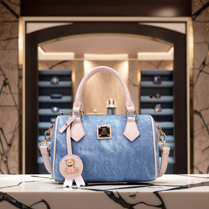 Của phụ nữ cao cấp bơ màu xanh lá cây Crossbody Túi kích thước nhỏ sang trọng gối Dây kéo thiết kế không thấm nước PU Chất liệu nút mềm xử lý - Product Image 3