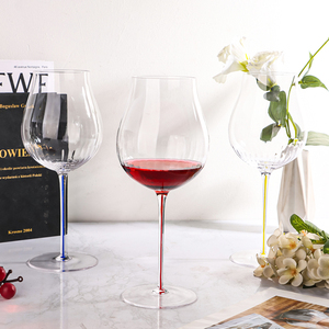 Ensemble <span class=keywords><strong>de</strong></span> verres à <span class=keywords><strong>vin</strong></span> Bordeaux modernes faits à la main pour hôtels et clubs avec un design <span class=keywords><strong>de</strong></span> tige transparente - Product Image 1