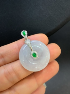 Chaîne de cou en jade birman naturel poli à la main, de qualité supérieure, en forme de donut, pour femmes, idéale pour les banquets et le quotidien, bijou luxueux - Product Image 4