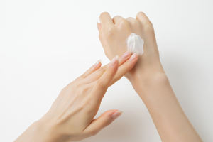 GINGER6 วีแกน มอยส์เจอร์ไรซิ่ง พีพีที ครีม น้ำขิง เปปไทด์ ไนอะซินาไมด์ สำหรับทุกสภาพผิว ช่วยเติมความชุ่มชื้น ต่อต้านริ้วรอย ใช้ได้ทุกวัน ผลิตภัณฑ์จากเกาหลี 50 มล. - Product Image 5