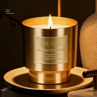Bougie parfumée en cire de soja dans un gobelet en métal doré de luxe, logo en relief, bougie d'aromathérapie pour cadeau de Noël