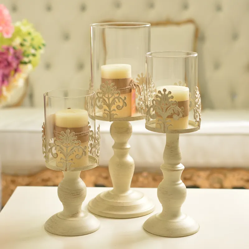 Elegante supporto di candela della decorazione della casa verniciato bianco modello di fiore del metallo supporti di candela di vetro