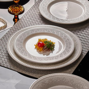 Service <span class=keywords><strong>de</strong></span> table en céramique gaufrée blanc pur, style <span class=keywords><strong>Cour</strong></span> européenne, luxe léger, compatible lave-vaisselle et micro-ondes, pour restaurants et cadeaux - Product Image 4