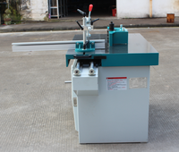 Machine à bois pour menuiserie, avec table coulissante, pour le façonnage vertical de meubles en bois, à broche simple, pour le fraisage et le moulage