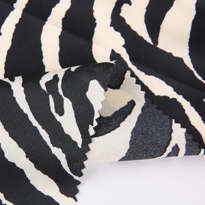 100% <span class=keywords><strong>Polyester</strong></span> Dệt Đồng Bằng Xù In Raso Satin Vải Mềm Động Vật Ngựa Vằn In Vải Cho Quần Áo - Product Image 1