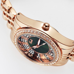 Conjunto de reloj de cuarzo para mujer en oro rosa con cristales multicolores y pulsera de acero inoxidable: un reloj de pulsera lujoso y moderno - Product Image 6