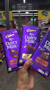 Sôcôla sữa cao cấp với bánh quy đặc và nguyên liệu từ các loại hạt - Product Image 3