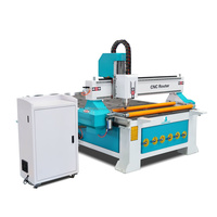 Routeur CNC professionnel 1300x2500mm avec rouleau de pression et table à vide pour la découpe de précision de feuilles fines en acrylique et en bois