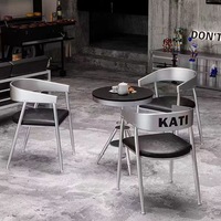 Ensemble de table et de chaises de style industriel en métal pour restaurant, bar, café