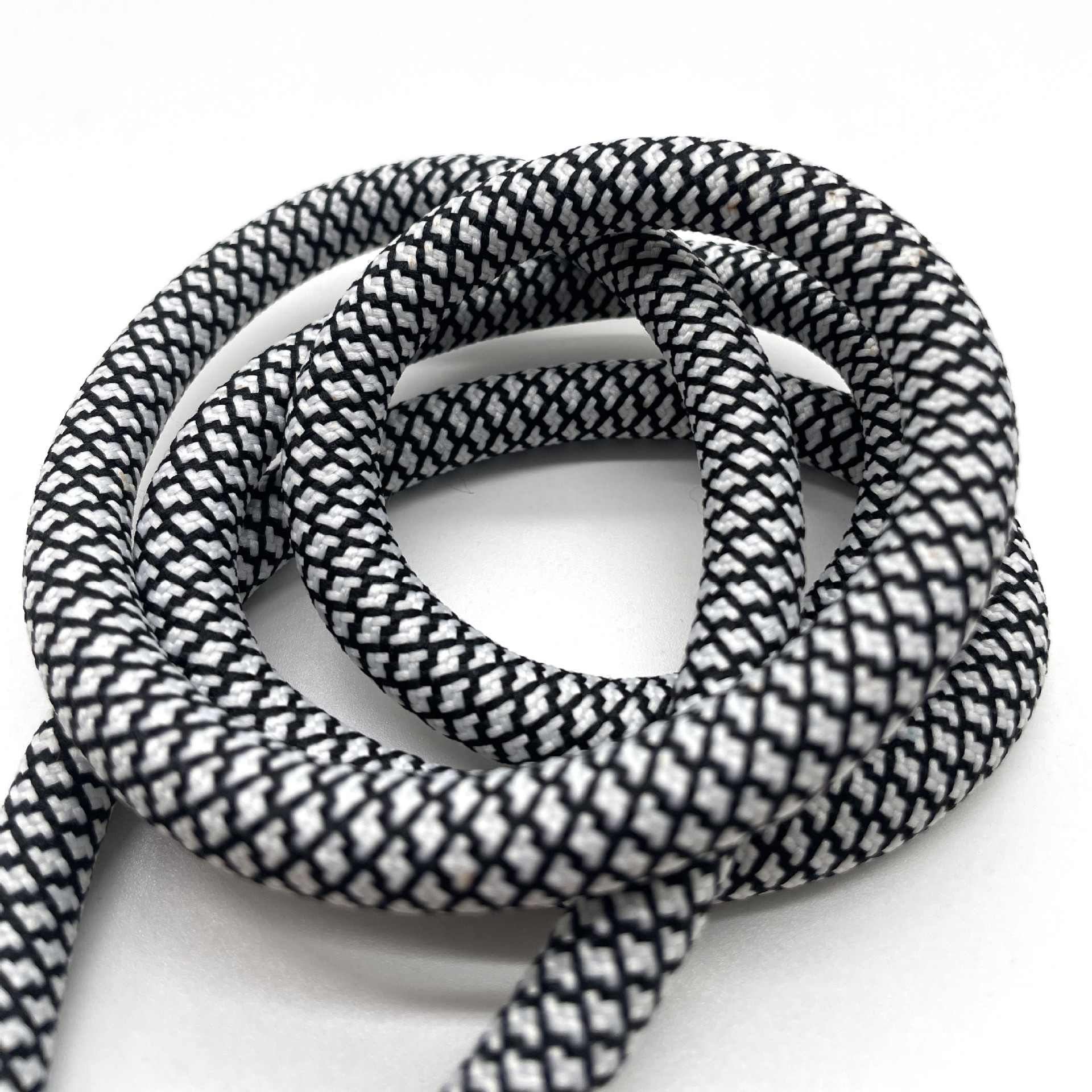 18# Grid Black White