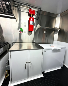 Remorque alimentaire robuste avec comptoir réfrigéré pour plateaux de <span class=keywords><strong>charcuterie</strong></span> <span class=keywords><strong>italienne</strong></span> sur la passerelle en bord de rivière européenne - Product Image 5