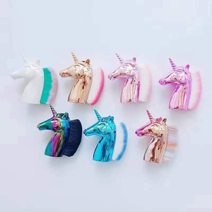 Pincel de Maquillaje Sintético Degradado Arcoíris para Base, Colorete y Uñas, Nuevo Diseño Portátil de Plástico y Fibra de Nylon - Product Image 2