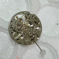 Montre automatique à trois aiguilles de la série 7120, vente directe d'usine Dandong, avec boîtier en métal et bracelet en acrylique