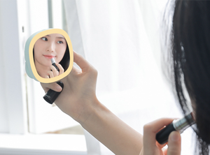 Biểu Tượng Tùy Chỉnh Make Up Gương Với Ánh Sáng LED Túi Mỹ Phẩm Trang Điểm LED Nhỏ Gọn Gương Tốt Nhất Sản Phẩm Bán Chạy - Product Image 4