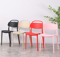 Chaise de salle à manger empilable en polypropylène italienne Supernatural Yi, design à dossier perforé, pour la maison, le bureau, la salle de sport, la salle de bain, la cave à vin