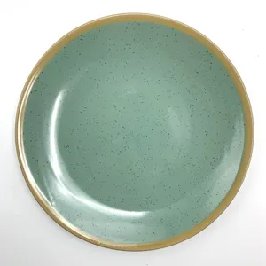 Простой зеленый свежий аэрографовый набор керамической посуды с коричневым краем