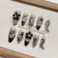 Faux ongles à presser en gros, faits à la main, noirs, sculptés en forme de fleur, courts, en acrylique, forme amande, avec accents en relief