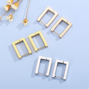 ต่างหูชุบทอง18K แบบแฟชั่นเรียบง่ายต่างหูสแตนเลสทรงสี่เหลี่ยม - Product Image 5