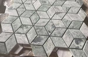 Mosaico de mármol pulido hexagonal moderno en diseño de parquet con características verdes <span class=keywords><strong>caribe</strong></span>ñas para uso en pisos - Product Image 2