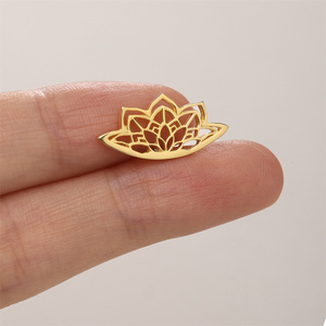 Piercing plat en une seule pièce en argent sterling S925 plaqué or 18 carats avec zircon, motif lotus creux, pour cartilage et hélix, 16G - Product Image 2