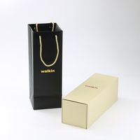 Boîtes rigides imperméables de luxe personnalisées, sacs en papier, fermeture magnétique, doublure en éponge, lamination brillante, poignée, logo personnalisé, vodka
