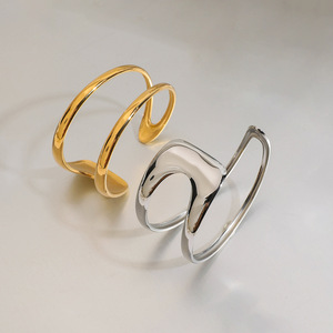 Bracelet creux doré 2025 en gros pour femmes, en acier inoxydable plaqué or 18 carats, motif linéaire abstrait éternel, bracelet tendance - Product Image 1