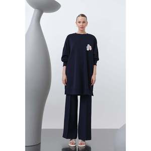 Tunique pour femme Puane bleu marine brodée et ornée de détails, avec broderies sur le devant et le dos, coupe moderne pour un style polyvalent - Product Image 3