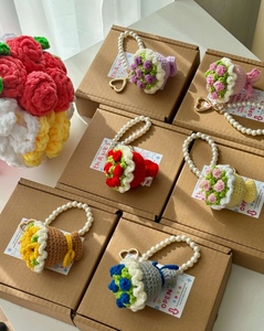 <span class=keywords><strong>Bouquet</strong></span> tricoté <span class=keywords><strong>à</strong></span> la main en boîte, pendentif chaîne de perles florales <span class=keywords><strong>à</strong></span> tenir <span class=keywords><strong>à</strong></span> la main, cadeau festif, unique, emballé dans des boîtes en carton, personnalisable - Product Image 3