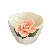 Tasse de voyage en céramique à fleurs 3D embossées, façonnée à la main, moderne, faite à la main, sous glaçure, pour latte art, en stock