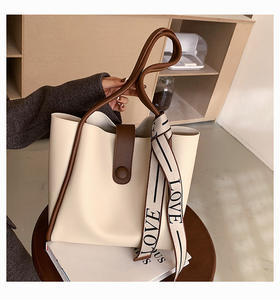 Bolso de mano Retro de gran capacidad de tendencia Proveedor de moda 2025 Nuevo bolso de hombro de moda Bolso de mano de Pu de alta calidad para mujer - Product Image 4