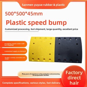 Yuyeu 500x500x45mm Pente de ralentissement en HDPE Jaune/Noir 10-15 mph Installation fixe Avertissement de sécurité routière - Product Image 2