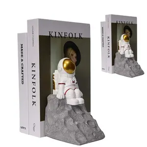 书端儿童装饰品宇航员雕像独特图书馆可爱树脂礼品书架书端宇航员树脂艺术书夹