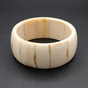 Brazalete Ecológico de Hueso Natural, Hecho a Mano, Joyería Étnica Tribal Moderna, Estilo Boho Vintage, Artesanía de Uttar Pradesh - Product Image 1