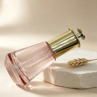 Flacon d'essence en verre rose trapézoïdal à fond épais de 30 ml, pompe compte-gouttes plaquée or, emballage de luxe pour sérum réparateur de soins de la peau