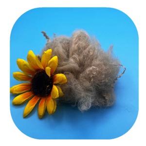 <span class=keywords><strong>Ouate</strong></span> en fibre de polyester <span class=keywords><strong>siliconée</strong></span> creuse de qualité supérieure 1.33dtex – Achetez de la fibre de polyester en Chine - Product Image 3