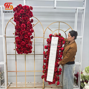 พรมดอกกุหลาบประดิษฐ์สีแดงสำหรับตกแต่งงานแต่งงาน งานฝีมือสไตล์โรแมนติกชวนฝัน - Product Image 1