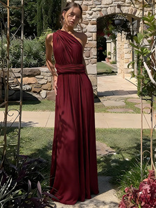 Abito lungo monospalla bordeaux, con vita arricciata, linea ad A, elegante per damigelle, invitati a matrimoni e serate di gala - Product Image 1