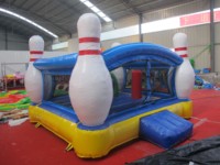 Château gonflable commercial Nova Rides en forme de bowling pour enfants