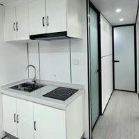 Maisonnette préfabriquée moderne à deux étages de 11800 mm, prête à l'emploi, avec panneaux solaires, style cabane