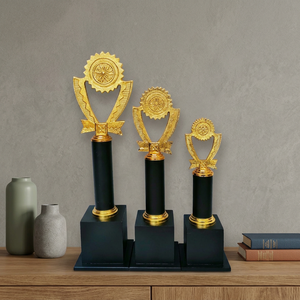 Ensemble de trophées plaqués or royal avec base noire pour événements promotionnels, trophées plaqués or, récompenses pour événements promotionnels, base noire - Product Image 1