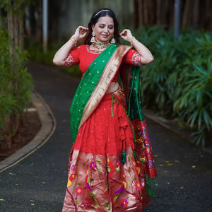 ผ้าทอจากผ้าแจ็คการ์ดงาน zari ครึ่ง Saree lehenga ทำมือสินค้าจำนวนมากที่กำหนดเอง - Product Image 1